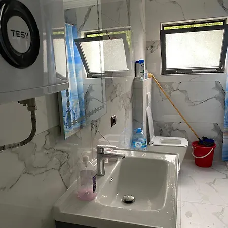 Me Qera 2+1 Διαμέρισμα Kukes