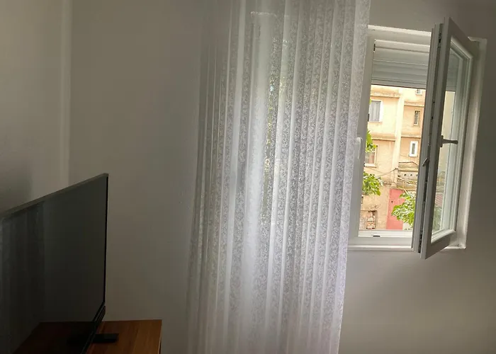 Apartment Me Qera 2+1 Kukes