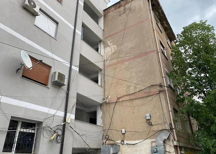 Me Qera 2+1 Apartment Kukes